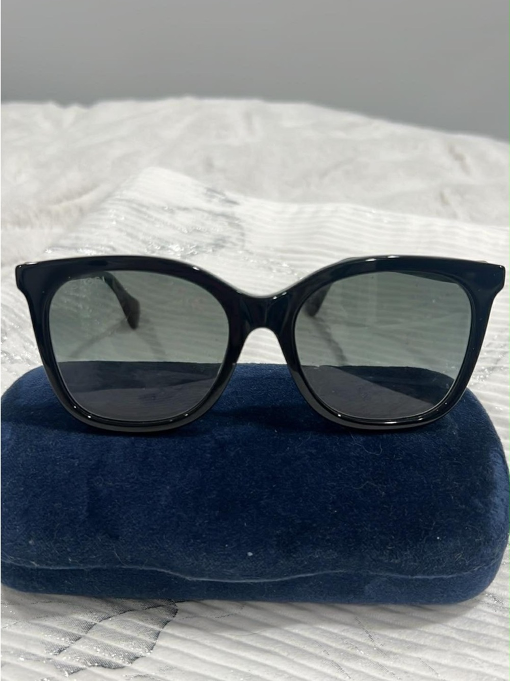 Gucci Black Cat Eye Sunglasses with Gold GG Accents - Picture 6 of 7